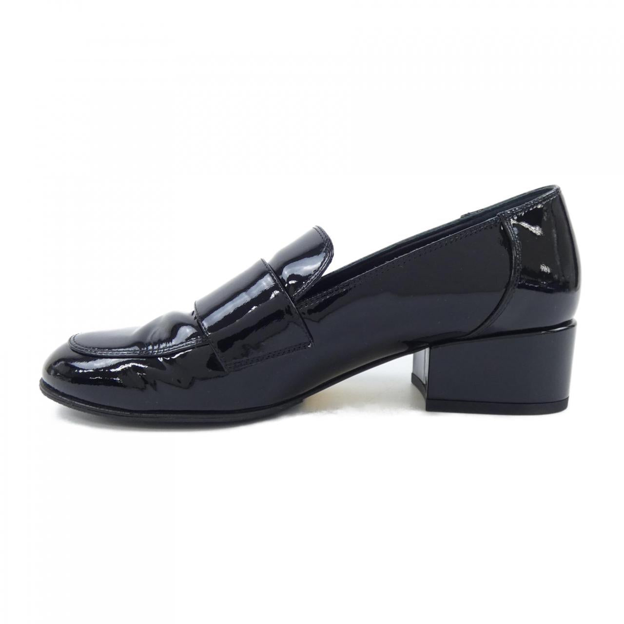 Chanel G39006X56601 Patent Calfskin Loafers