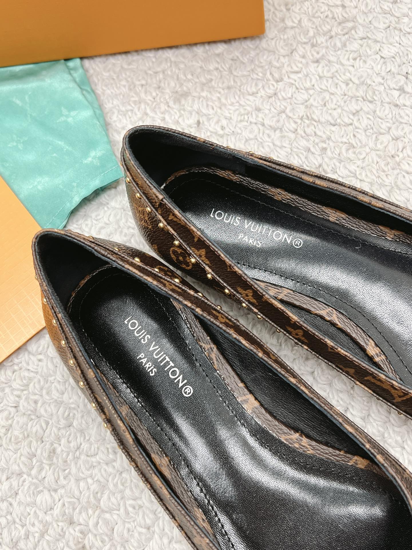 New 1:1 rep LUV High Heel Shoes 043