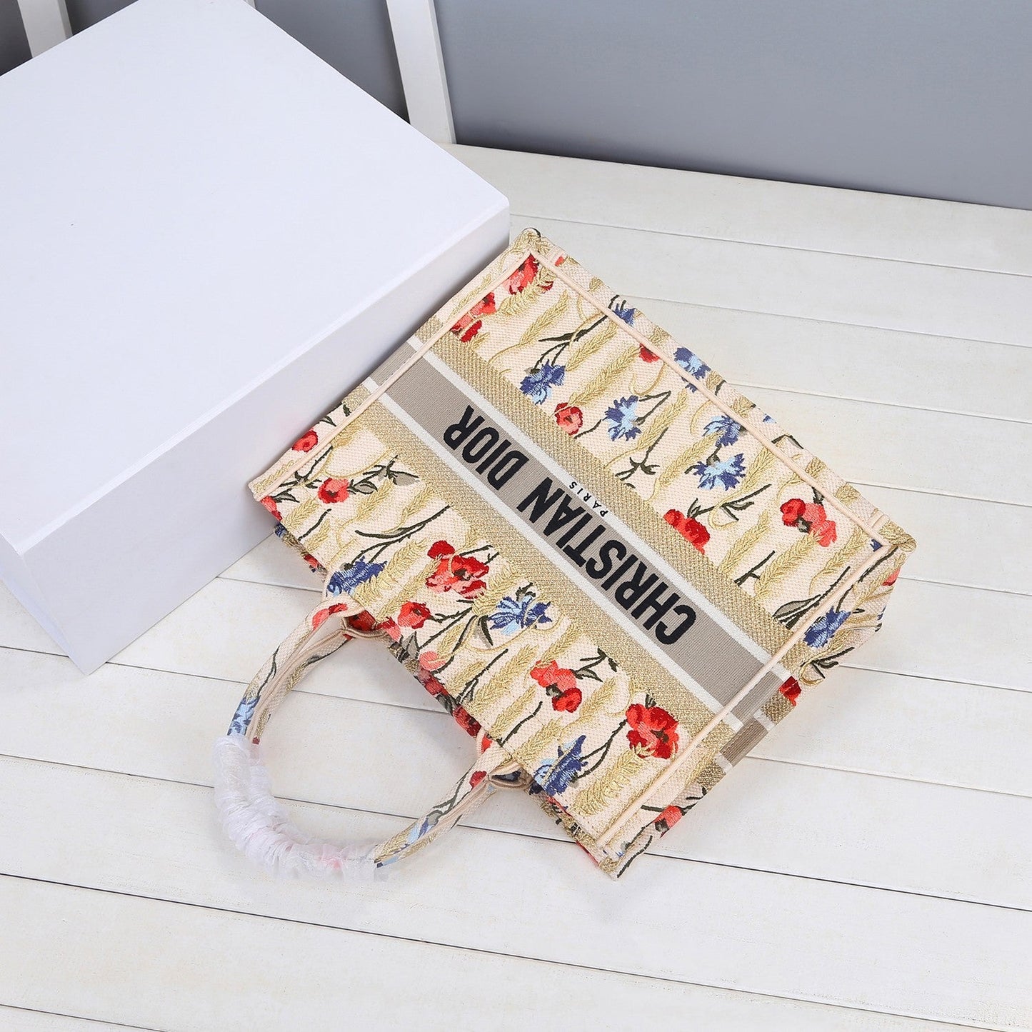 Top Quality MeTop Qualityum Book Tote Beige For Women 36cm/16.5in CD
