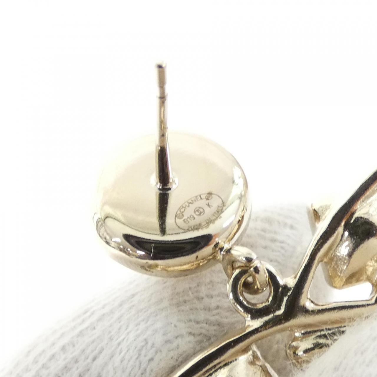 Chanel   Pearl Earrings
