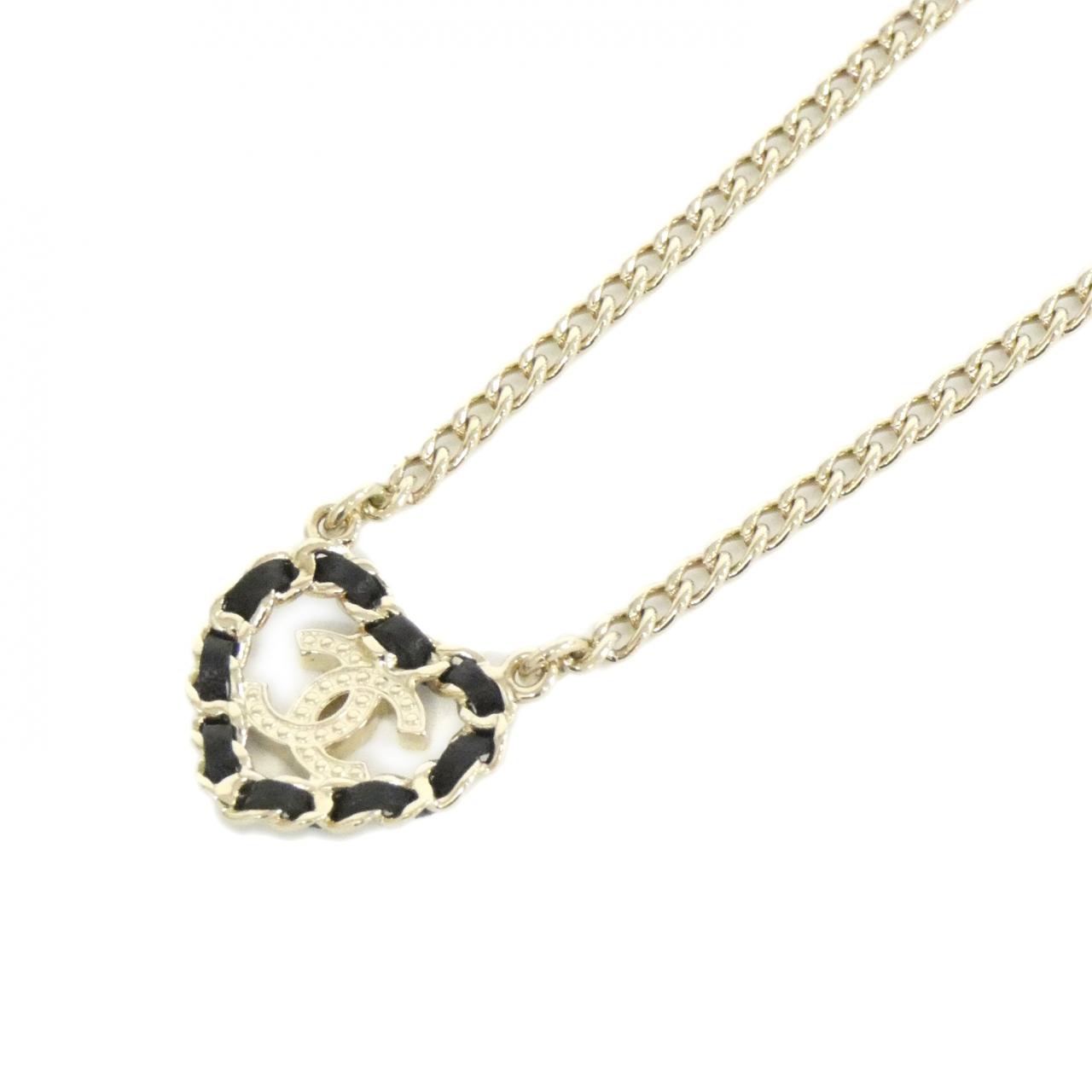 Chanel ABG336 Calf Necklace