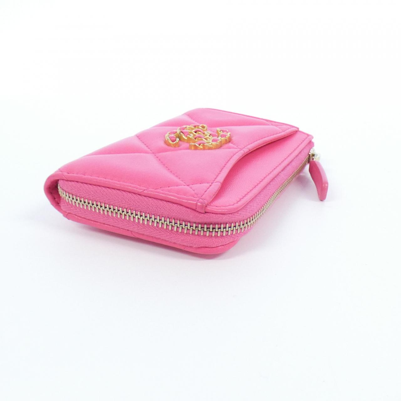 Chanel Chanel 19 Lambskin Card Case
