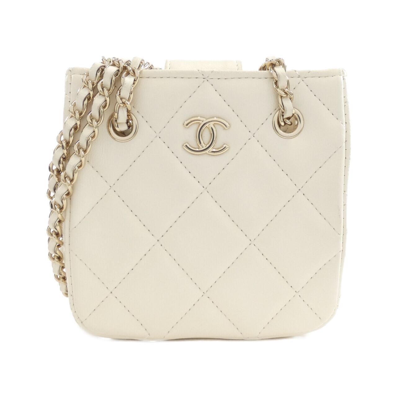 Chanel AP2547 Lambskin Chain Clutch