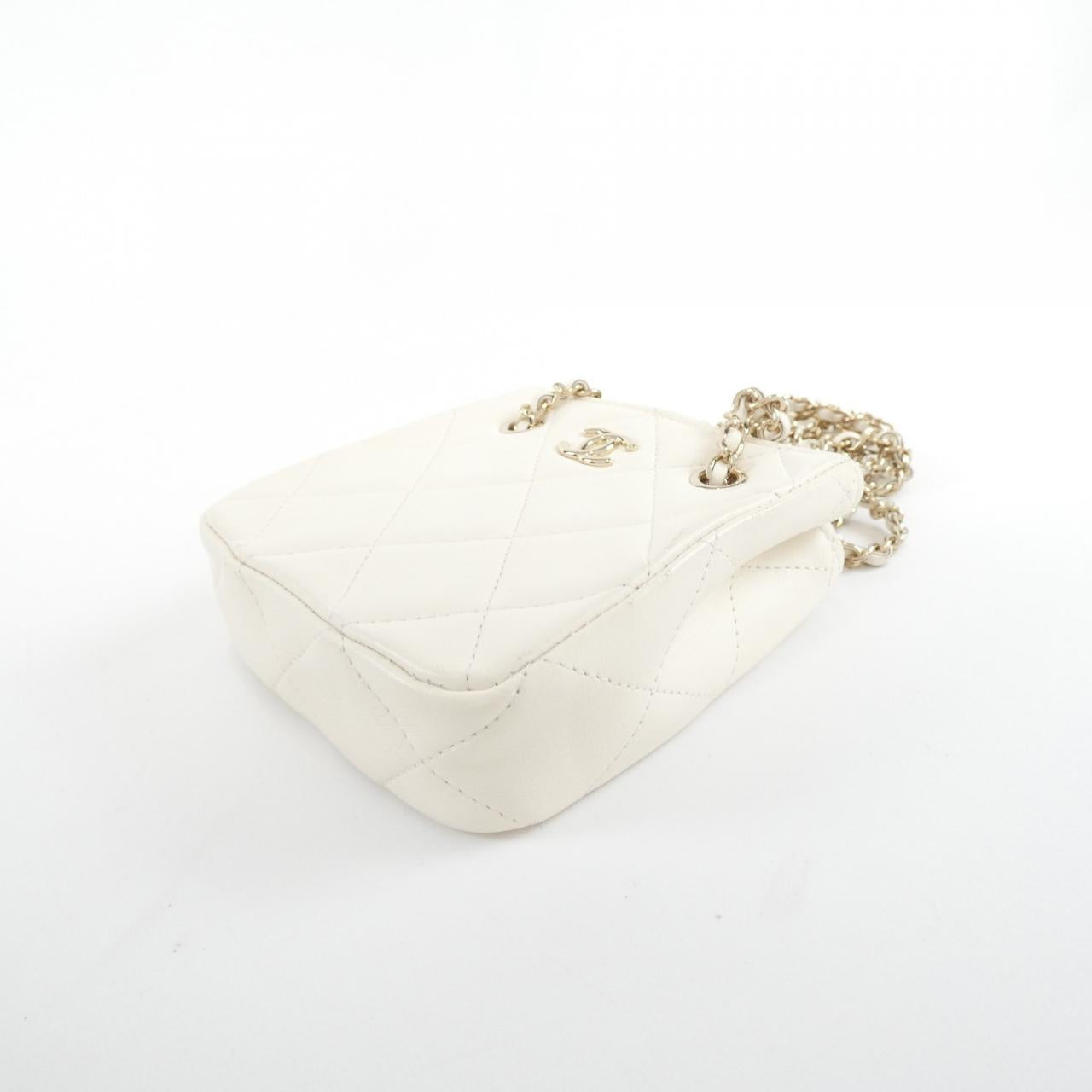 Chanel AP2547 Lambskin Chain Clutch