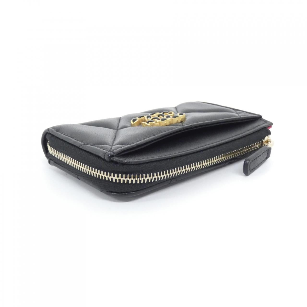 Chanel Chanel 19 Lambskin Card Case