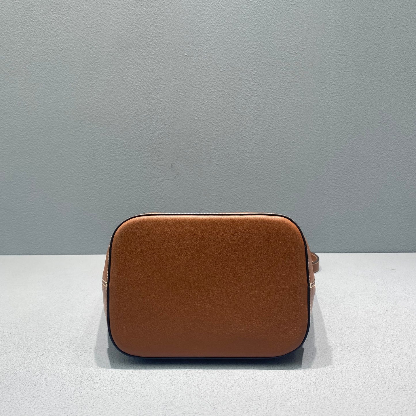 Top Quality Small Bucket Cuir Triomphe Brown For Women 9in/22cm 198243DU3.04LU