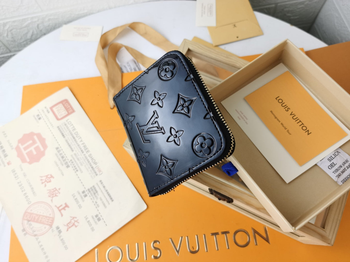 EN - New 1:1 rep  Wallet LUV 122