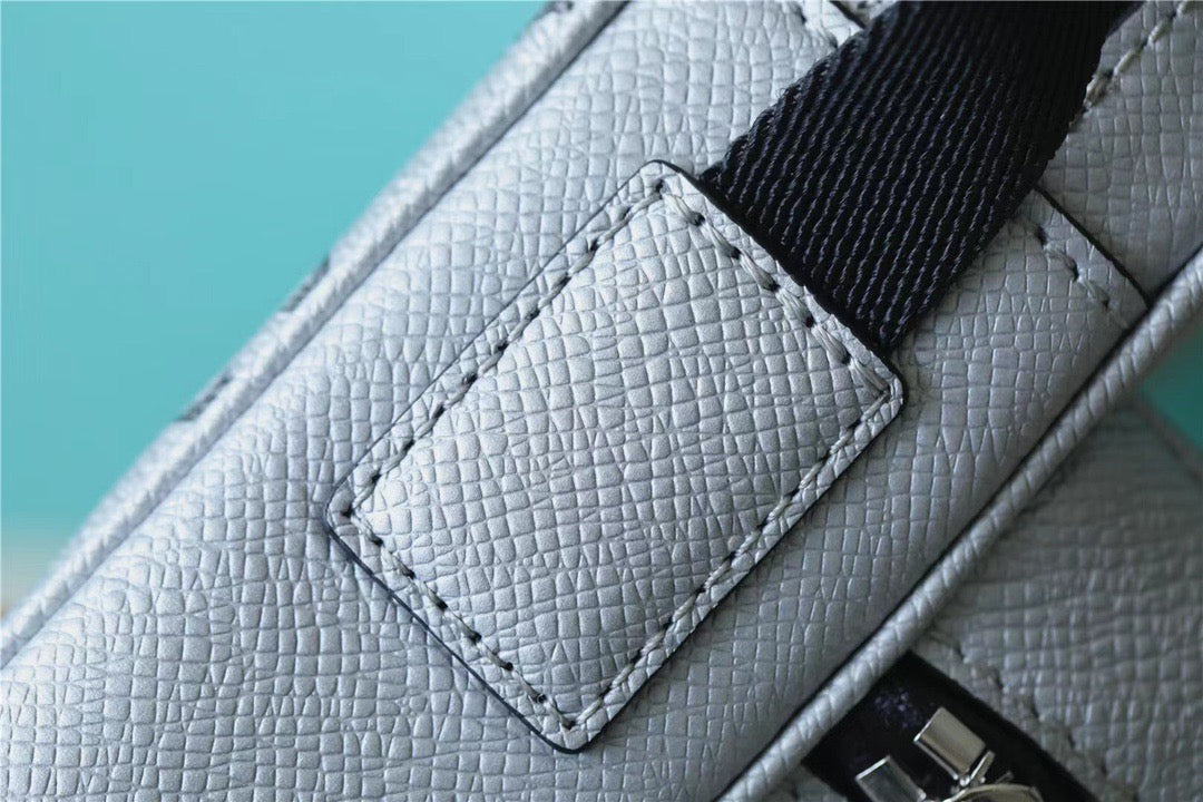 Top Quality Outdoor Messenger Bag Monogram/Taiga Gunmetal Grey For Men, Bags, Shoulder And Crossbody Bags 10.2in/26cm Top Quality M30830