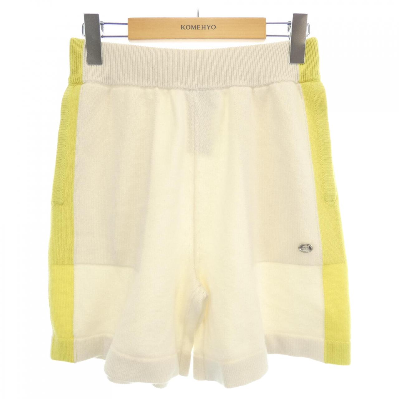 Chanel P78333K11387 Cashmere Shorts