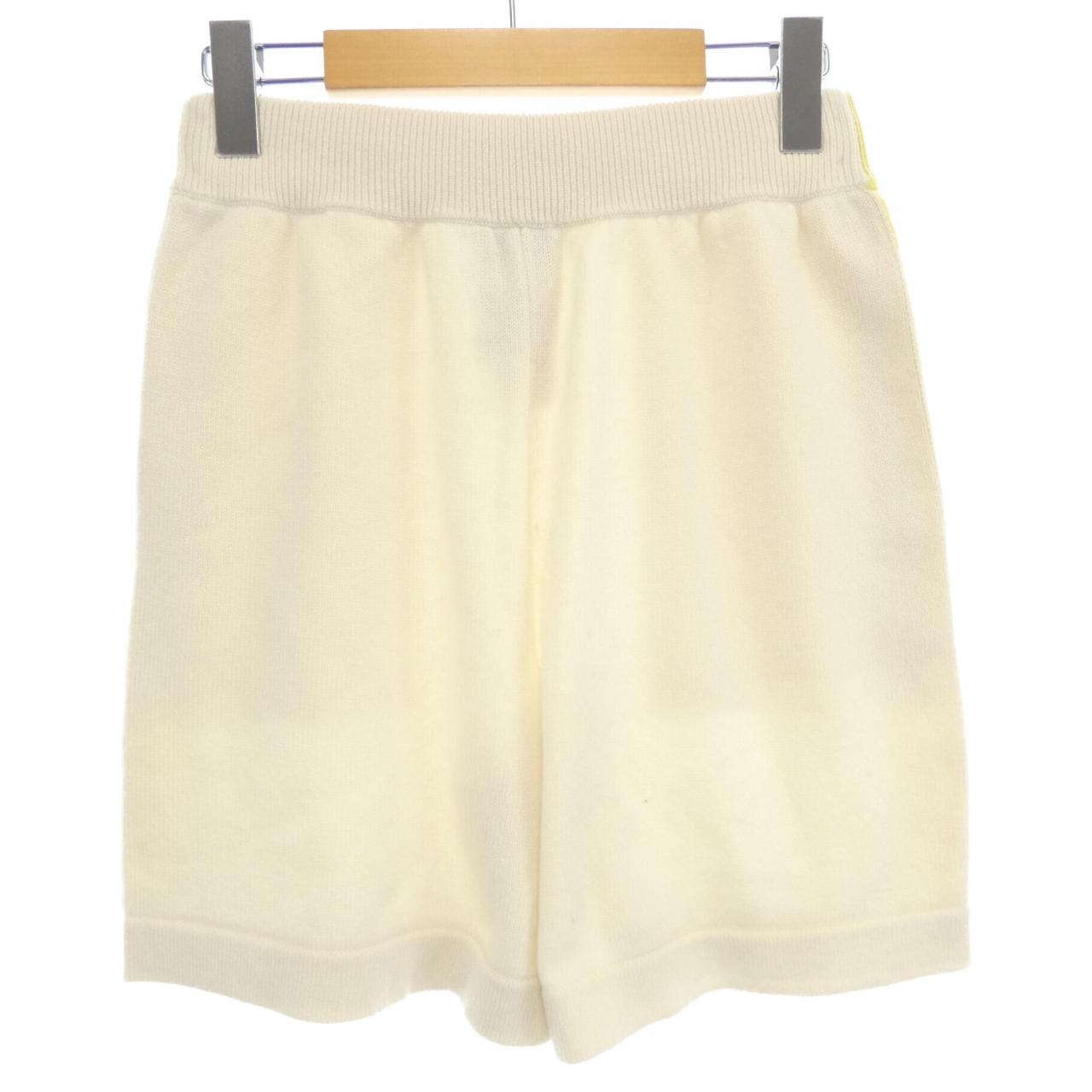 Chanel P78333K11387 Cashmere Shorts