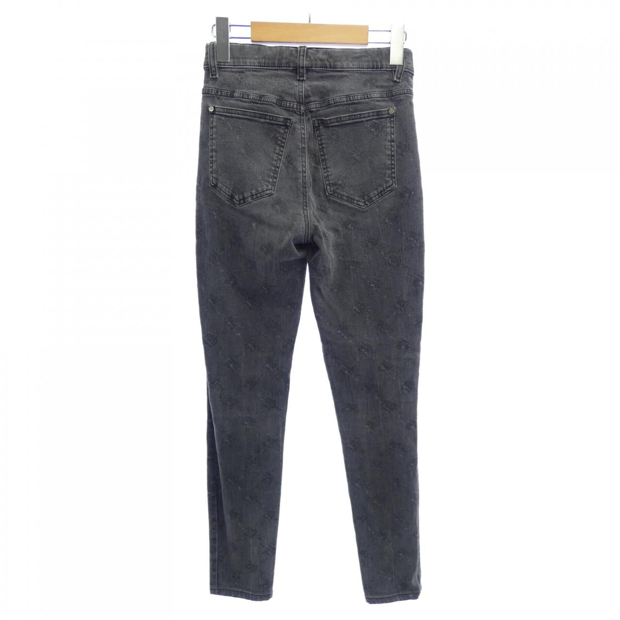 Chanel P62010V47630 19B Jeans