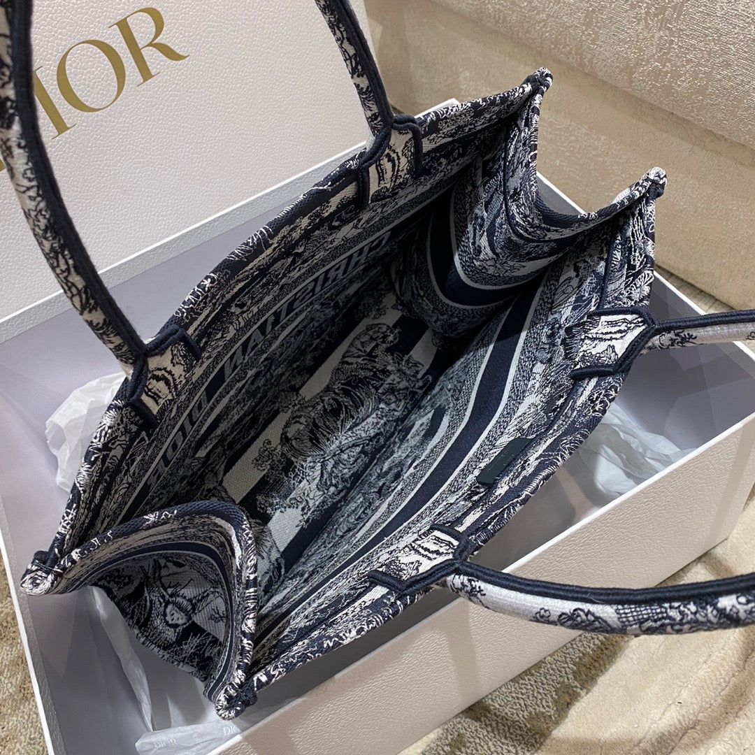 Top Quality MeTop Qualityum Book Tote Toile de Jouy Stripes Embroidery, Navy Blue, For Women Women’s Handbags, 36cm CD M1296ZRLP_M928