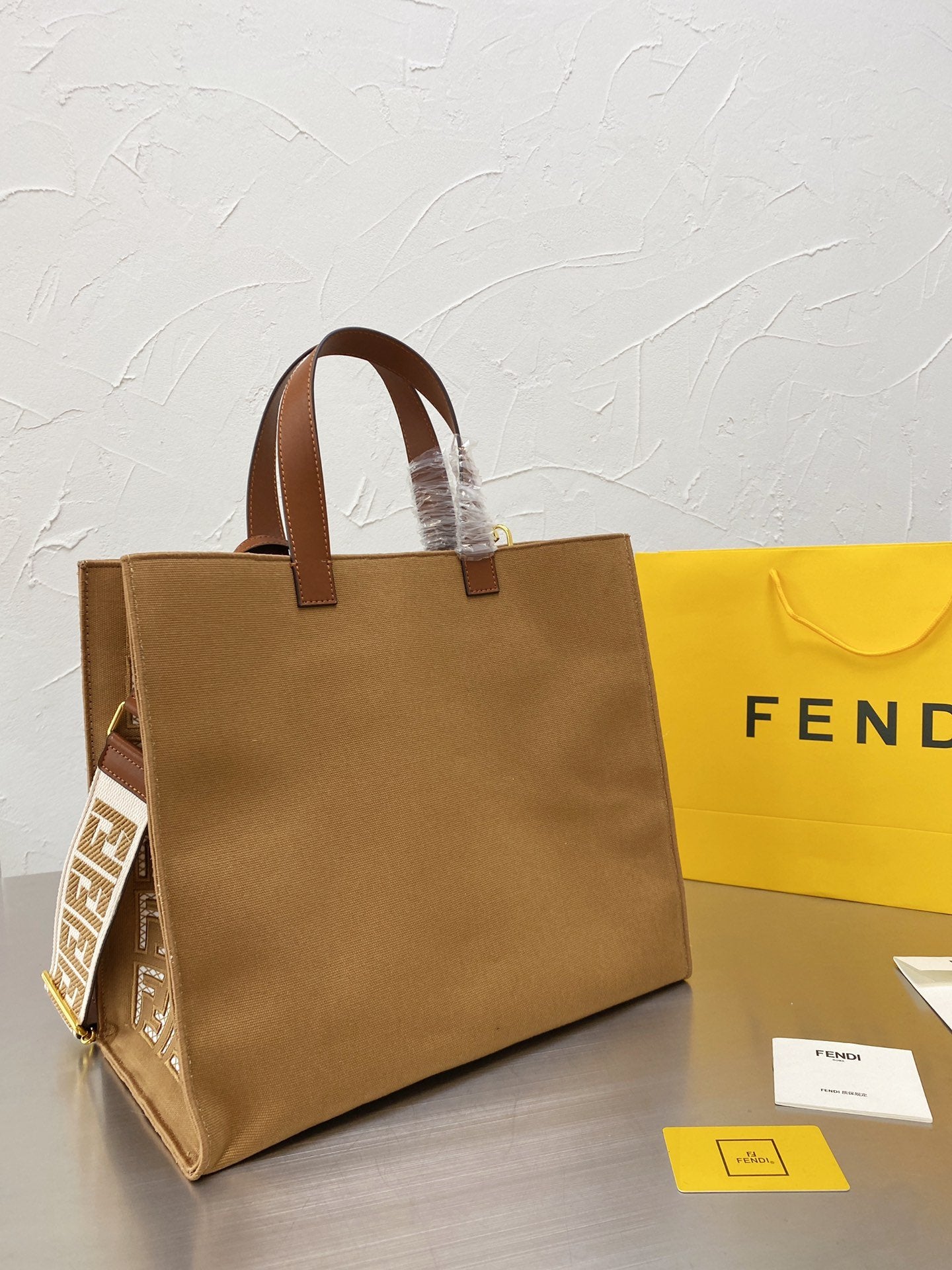 EN - New 1:1 rep  Bags FEI 137