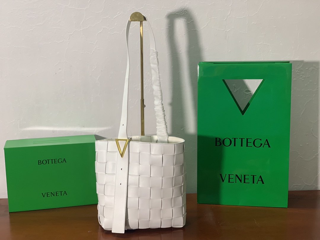 Top Quality Shoulder Bag Nappa White, For Women, Women’s Bags 12.9in/33cm
