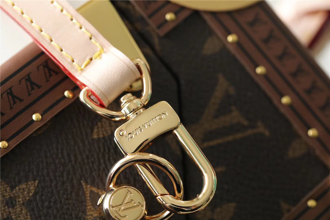 Top Quality Camera Box Monogram Canvas By Nicolas Ghesquiere For Women,  Shoulder And Crossbody Bags 21.5cm/8.5in Top Quality 