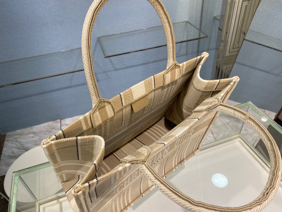 Top Quality MeTop Qualityum Book Tote Beige, For Women, Womens Handbags 14in/36cm CD