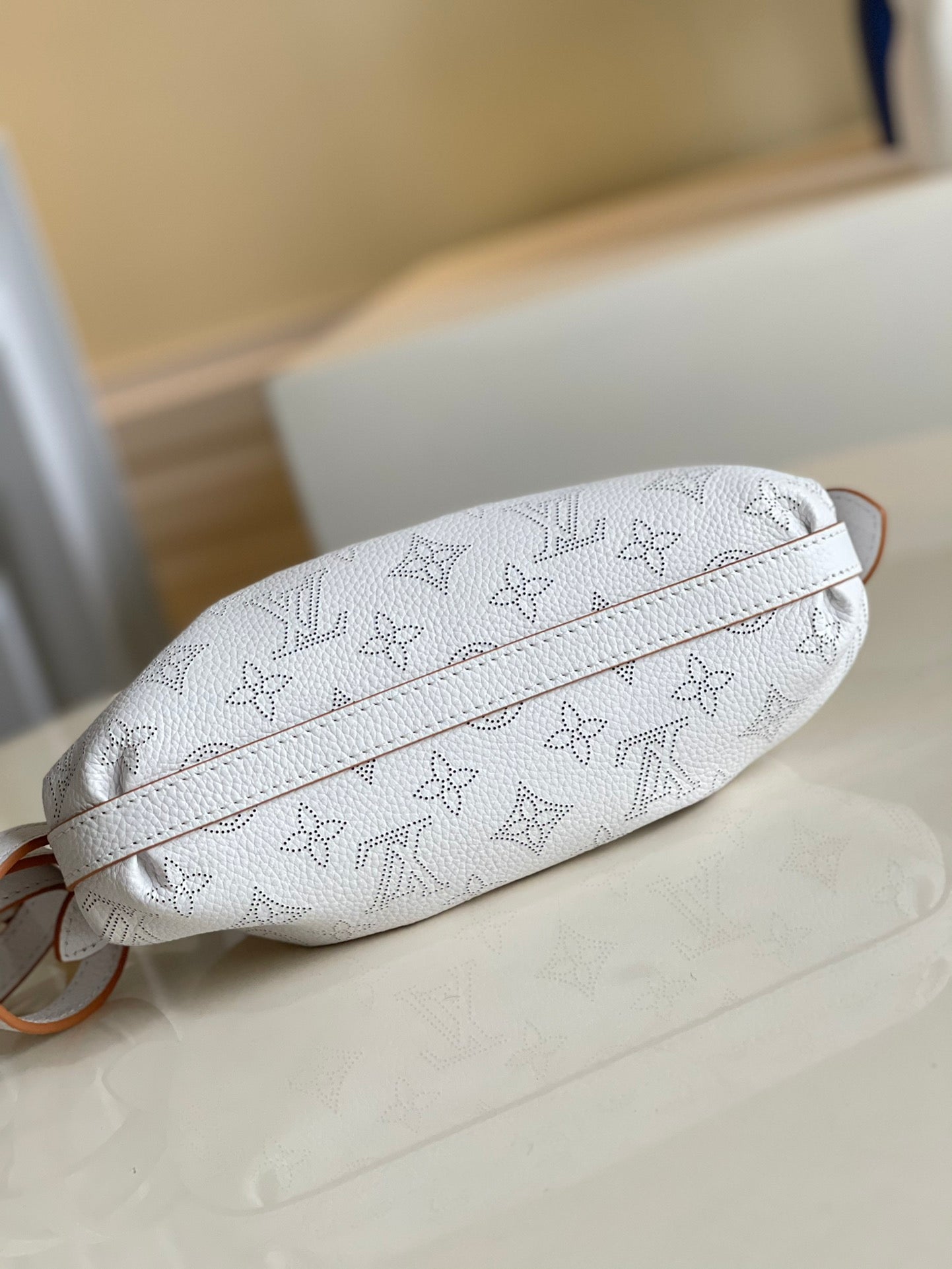 Top Quality Scala Mini Pouch White For Women,  Shoulder And Crossbody Bags 9.1in/23cm Top Quality M80410