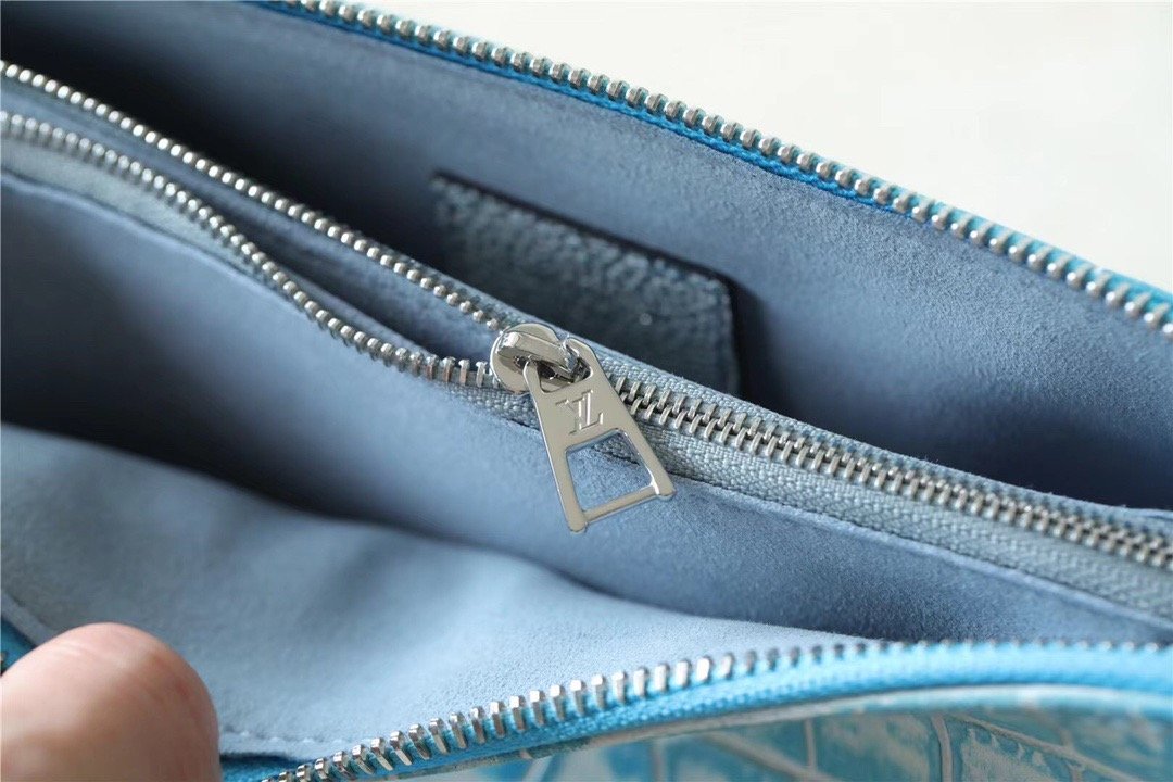 Top Quality Coussin PM High Shiny Alligator Light Blue For Women,  Shoulder And Crossbody Bags 10.2n/26cm Top Quality 