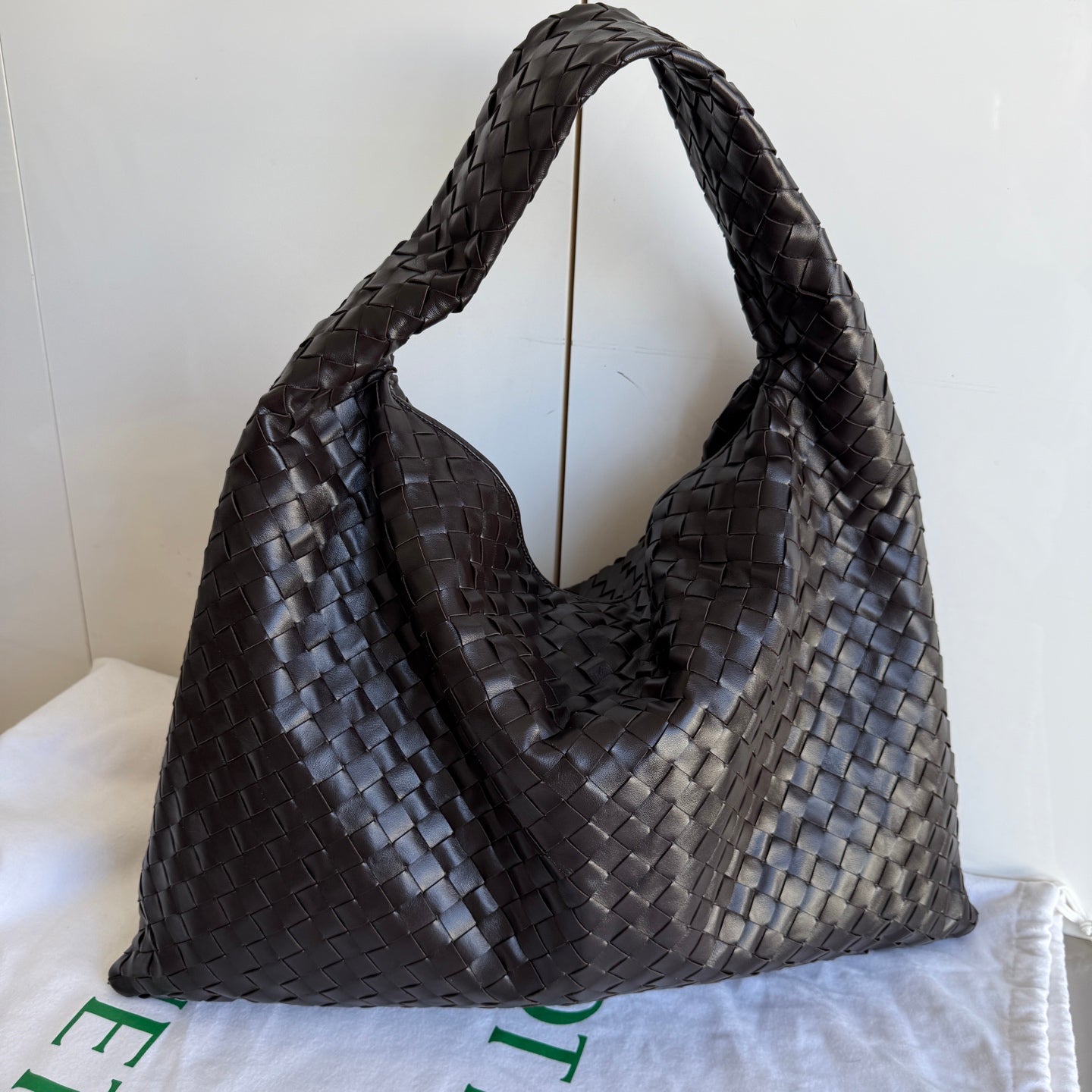 Bottega Veneta Hop Large Leather Fondant Chocolate Brown Hobo Bag