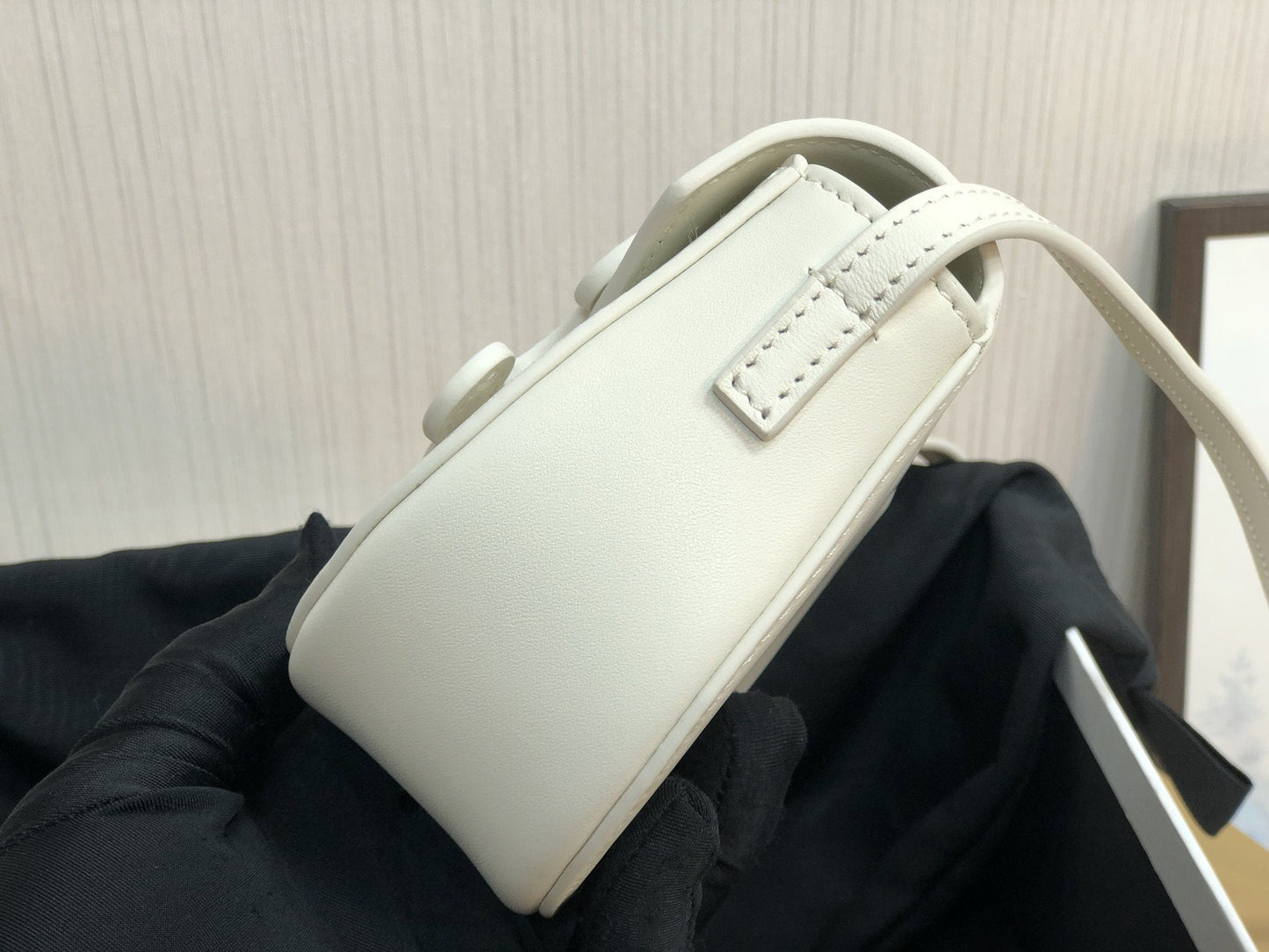 Top Quality Mini BesaTop Quality Cuir Triomphe White For Women 4in/11cm 10J303DPQ.01BC