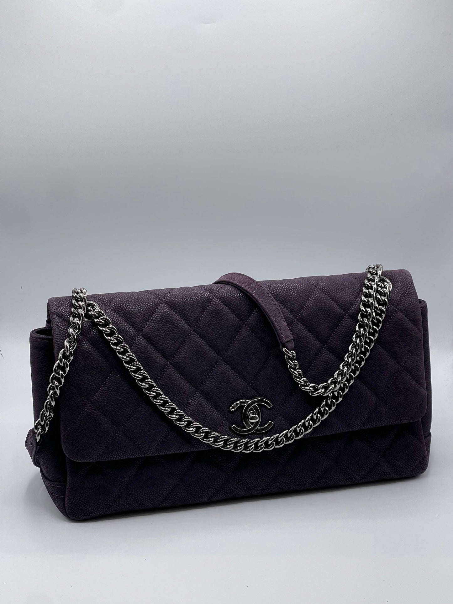 Chanel - Sac baguette Jumbo violet Simple Rabat caviar