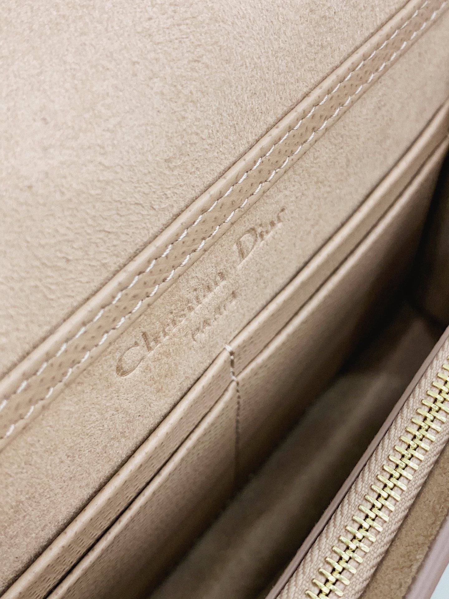 Top Quality MeTop Qualityum Top Quality 30 Montaigne 2-In-1 Pouch Grained Creme For Women 7.5in/19cm CD