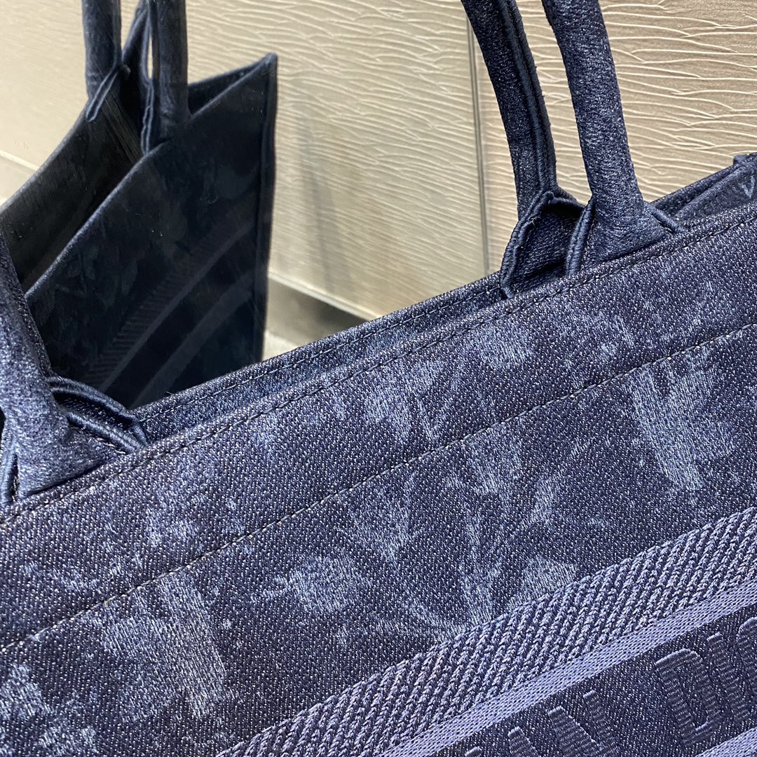 Top Quality MeTop Qualityum Book Tote Blue For Women 36cm/16.5in CD