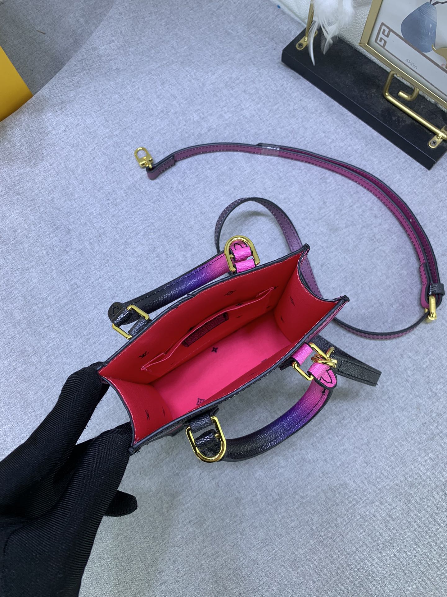 EN - Luxury Bags LUV 822