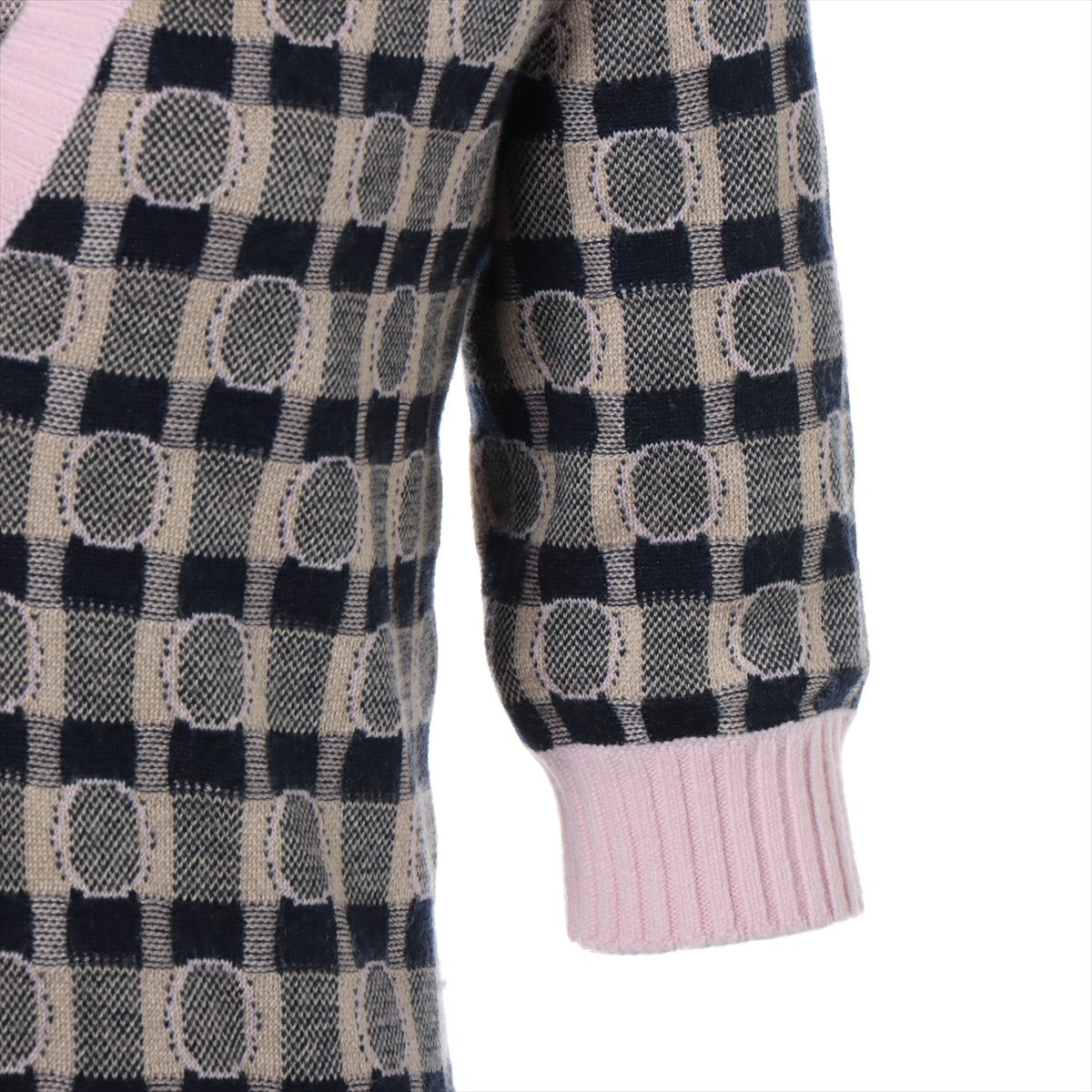 Chanel Coconut Button Casimir X Wool e One Earrings 34  Beige X Pink P71378K10265
