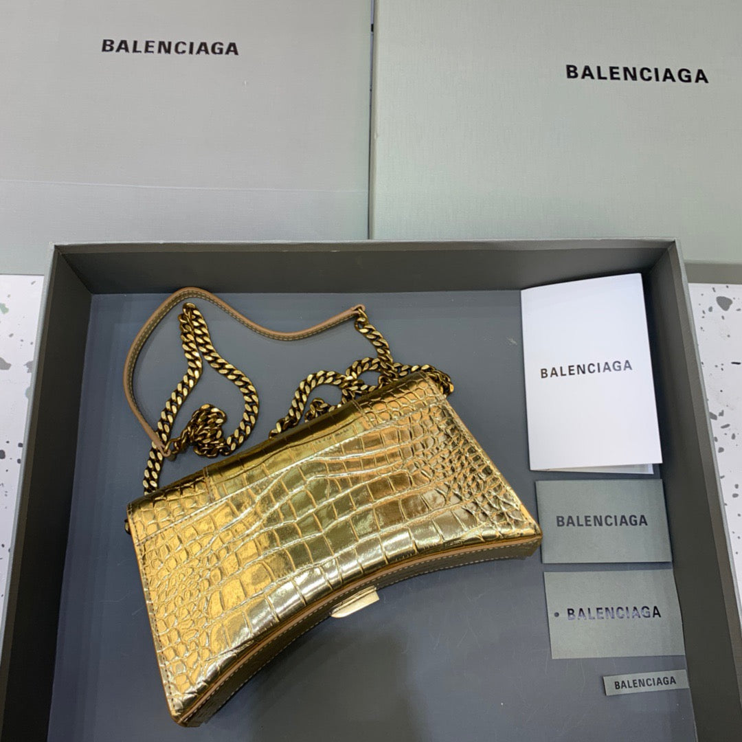 Top Quality Hourglass Wallet On Chain in Gold, For Women,  Bags 9in/23cm