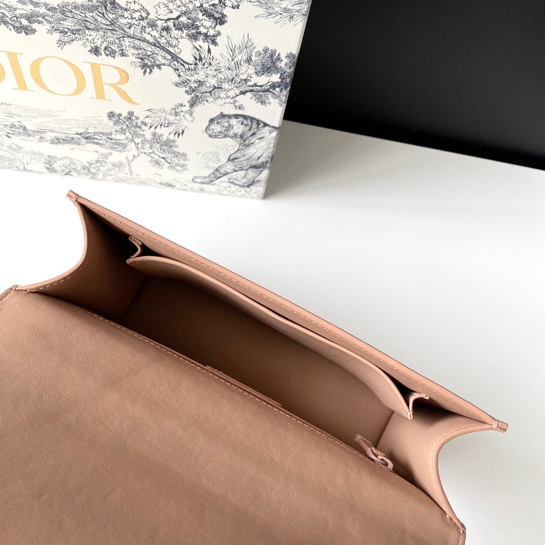 Top Quality 30 Montaingne Bag For Women 24cm/9.5in CD M9203UMOS_M46E