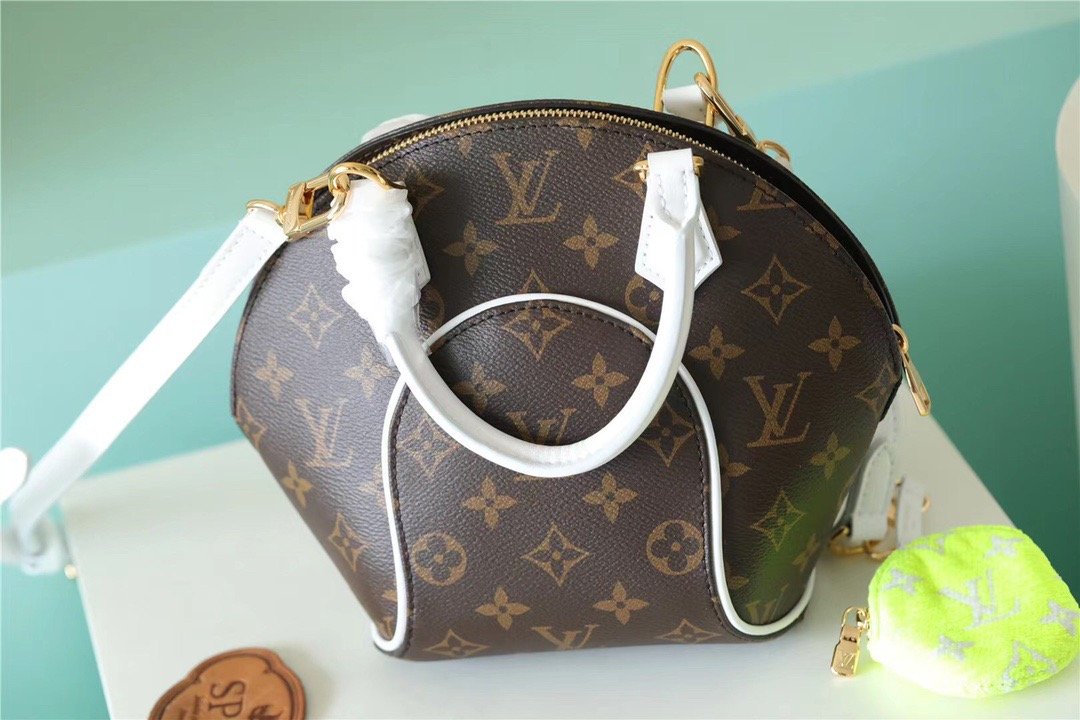 Top Quality Ellipse BB Handbag Created By Nicolas Ghesquière From Classic Monogram Canvas For Women Brown 9.1in/23cm Top Quality M20752