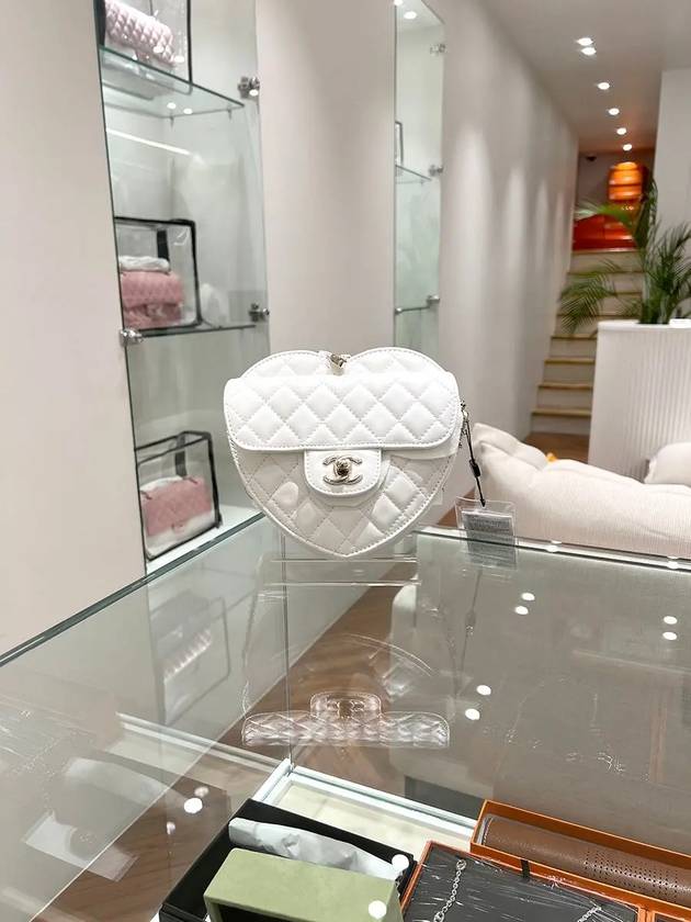 CC Logo Heart Chain Lambskin Cross Bag White Chanel