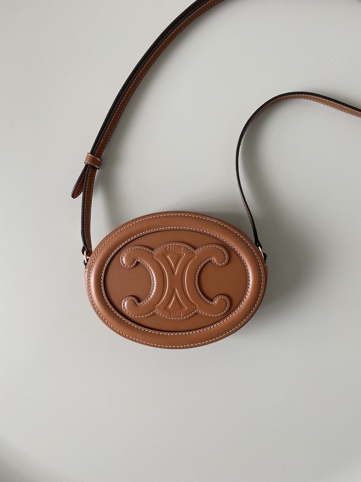 Top Quality Crossbody Oval Purse Cuir Triomphe Brown For Women 6in/16cm 10I703DPQ.04LU