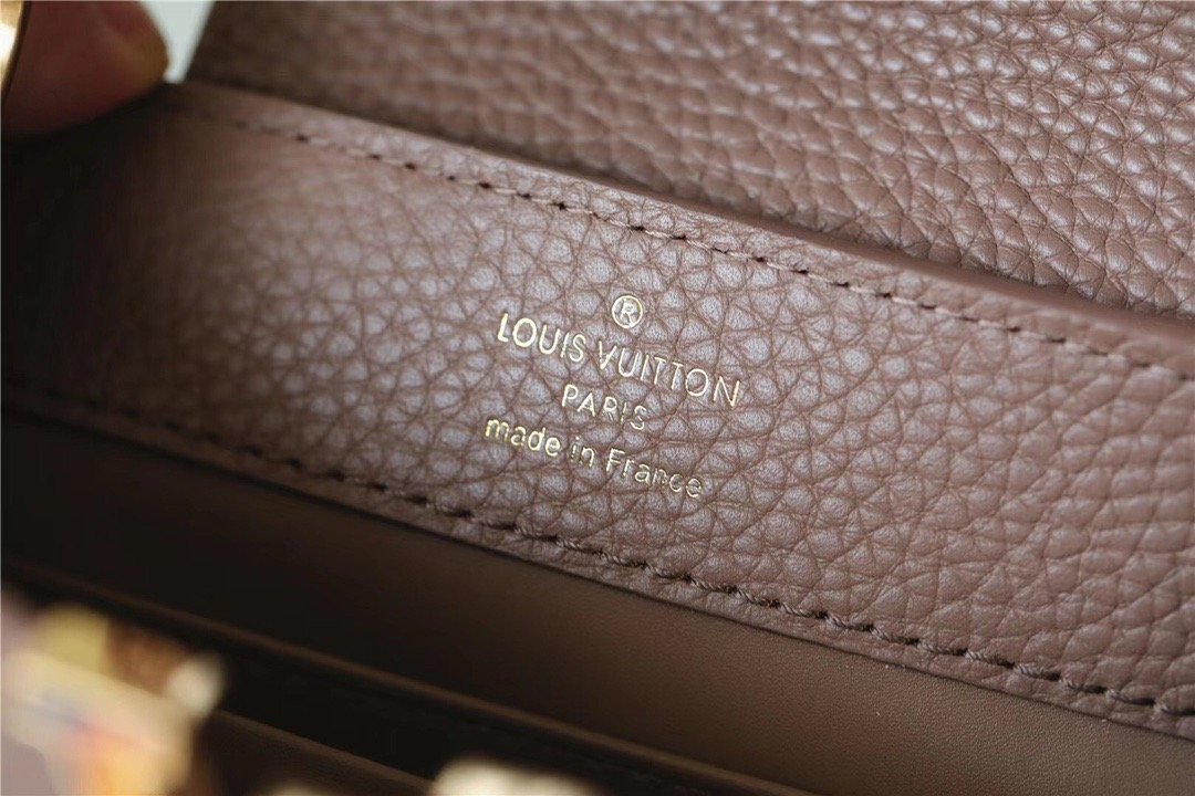 Top Quality Capucines Mini Taurillon Light Brown For Women,  Shoulder And Crossbody Bags 21cm/8.3in Top Quality M56071
