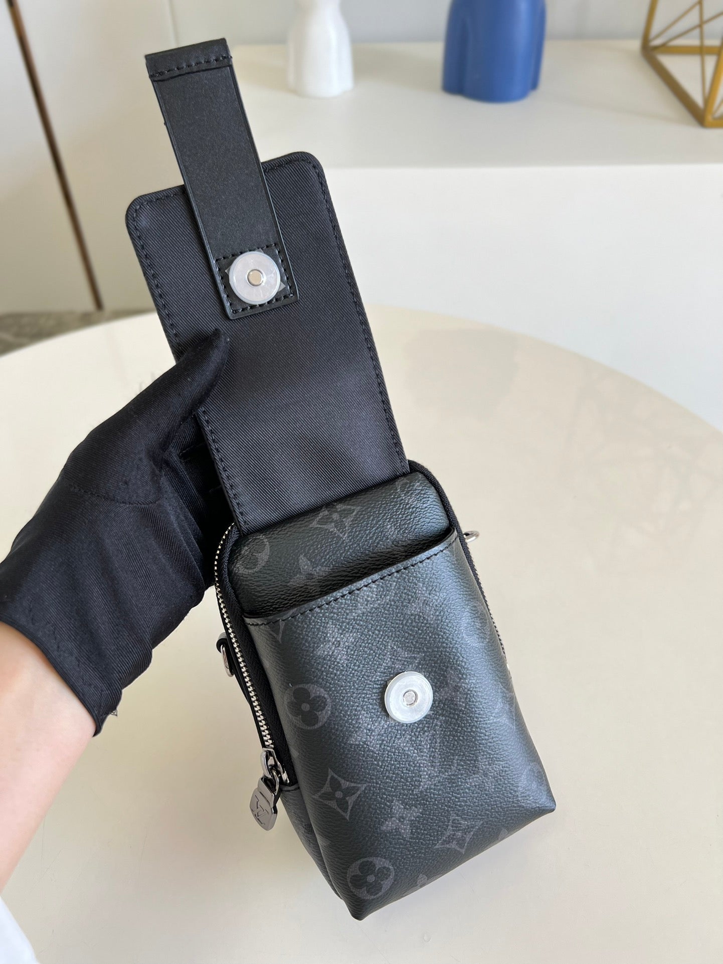 Top Quality Double Phone Pouch Monogram Eclipse Reverse Canvas For Men, Bags, Crossbody Bags 7.1in/18cm Top Quality M81321