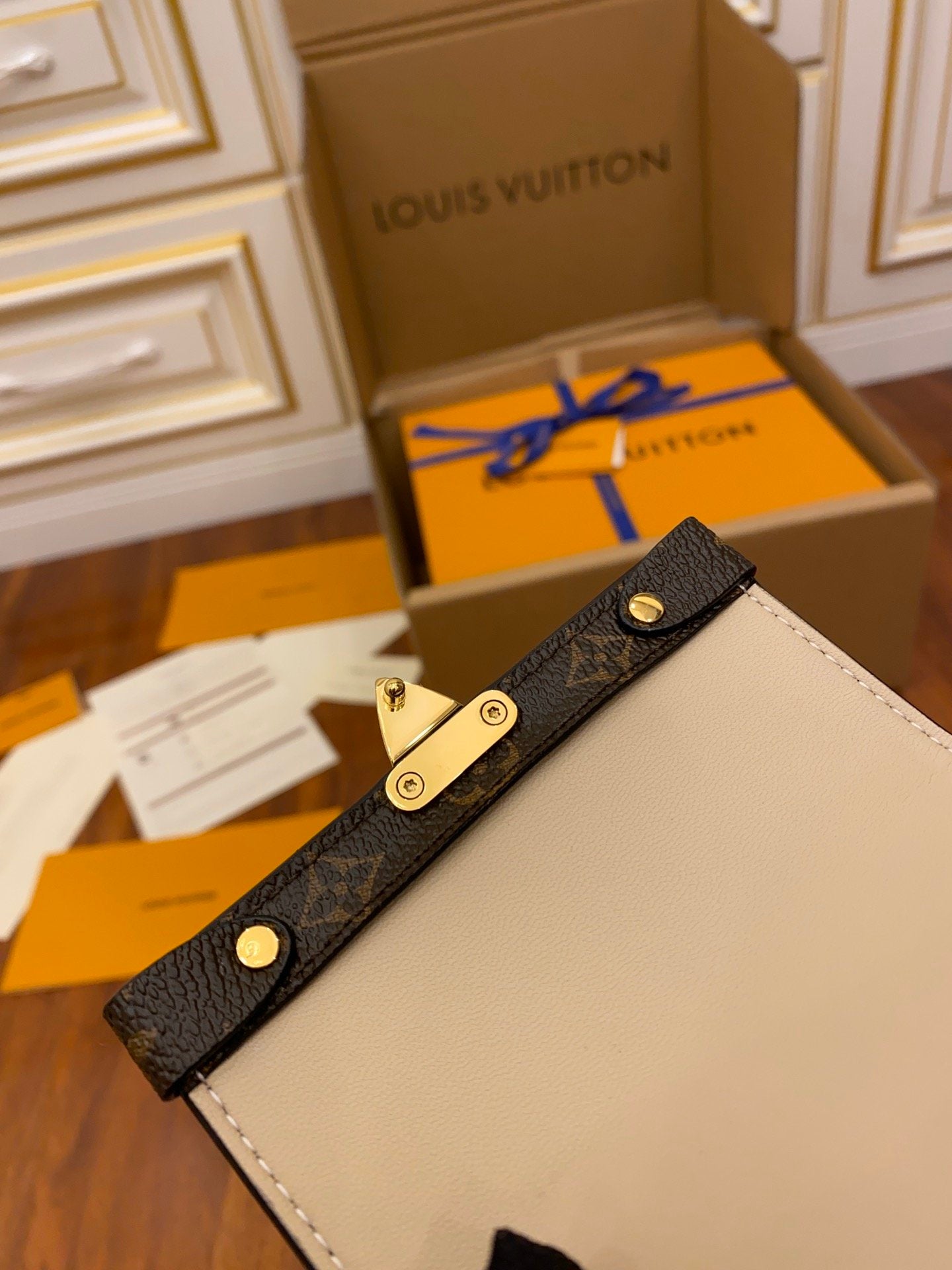Top Quality Pochette Trunk Verticale Monogram Reverse With Monogram Canvas For Women, WoChain Wallet 6.9in/18cm Top Quality M67873