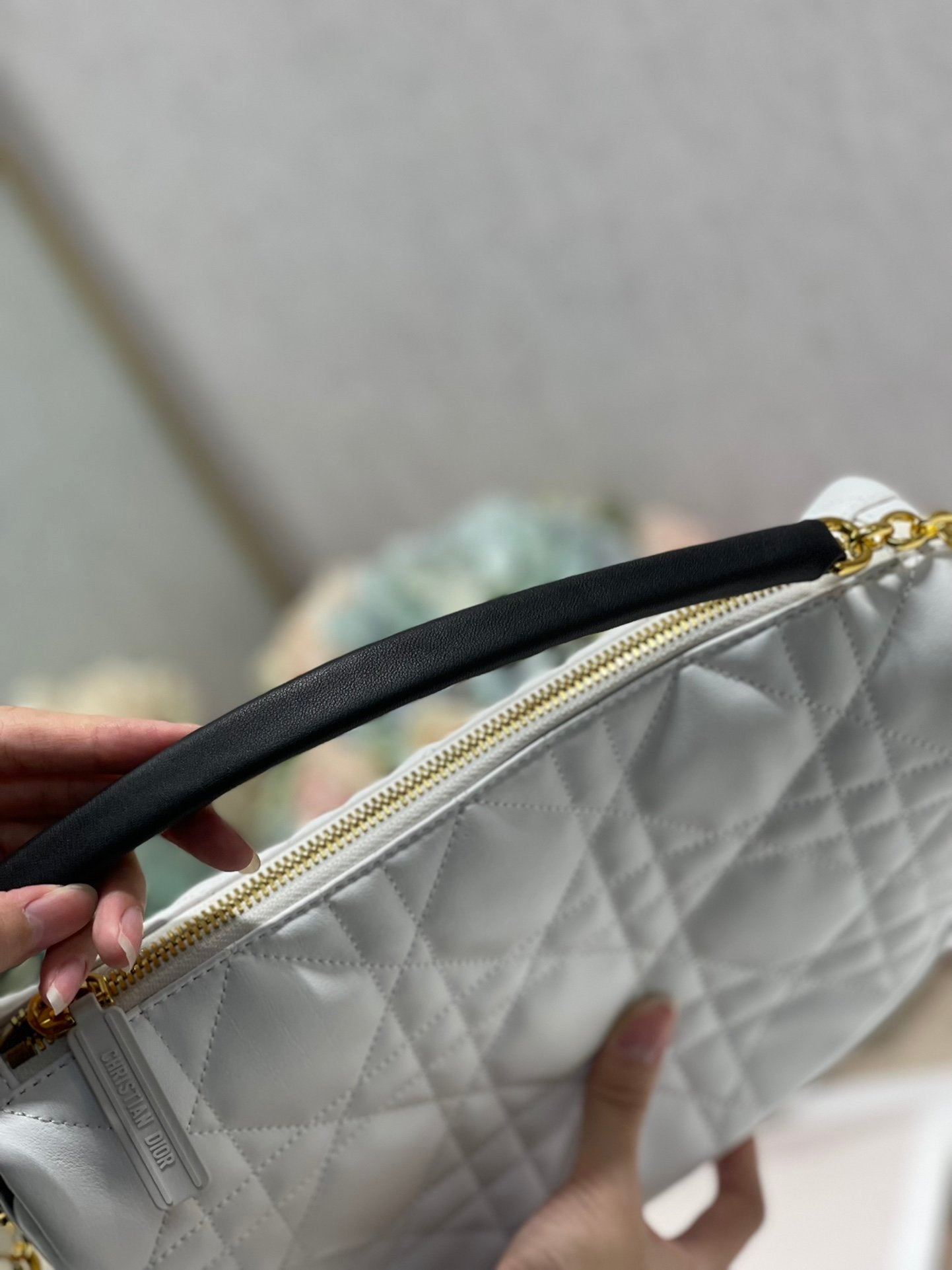 Top Quality MeTop Qualityum Vibe Hobo Bag White Cannage, White Handbags, Crossbody Bags, 30cm CD M7201ONOA_M879