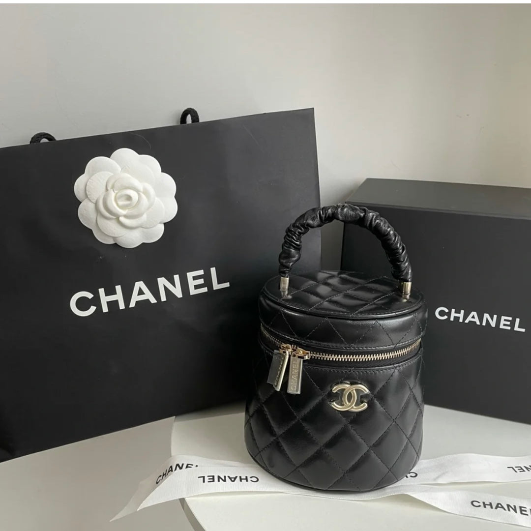 CHLSmall Vanity Case 16cm Black For Women AS3210