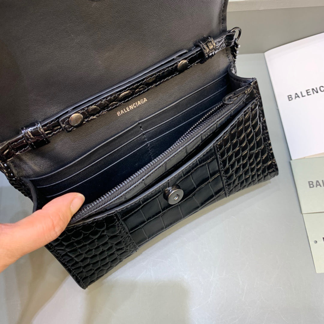 Top Quality Hourglass Wallet On Chain in Black, For Women,  Bags 7.6in/19cm 6560501LR671000
