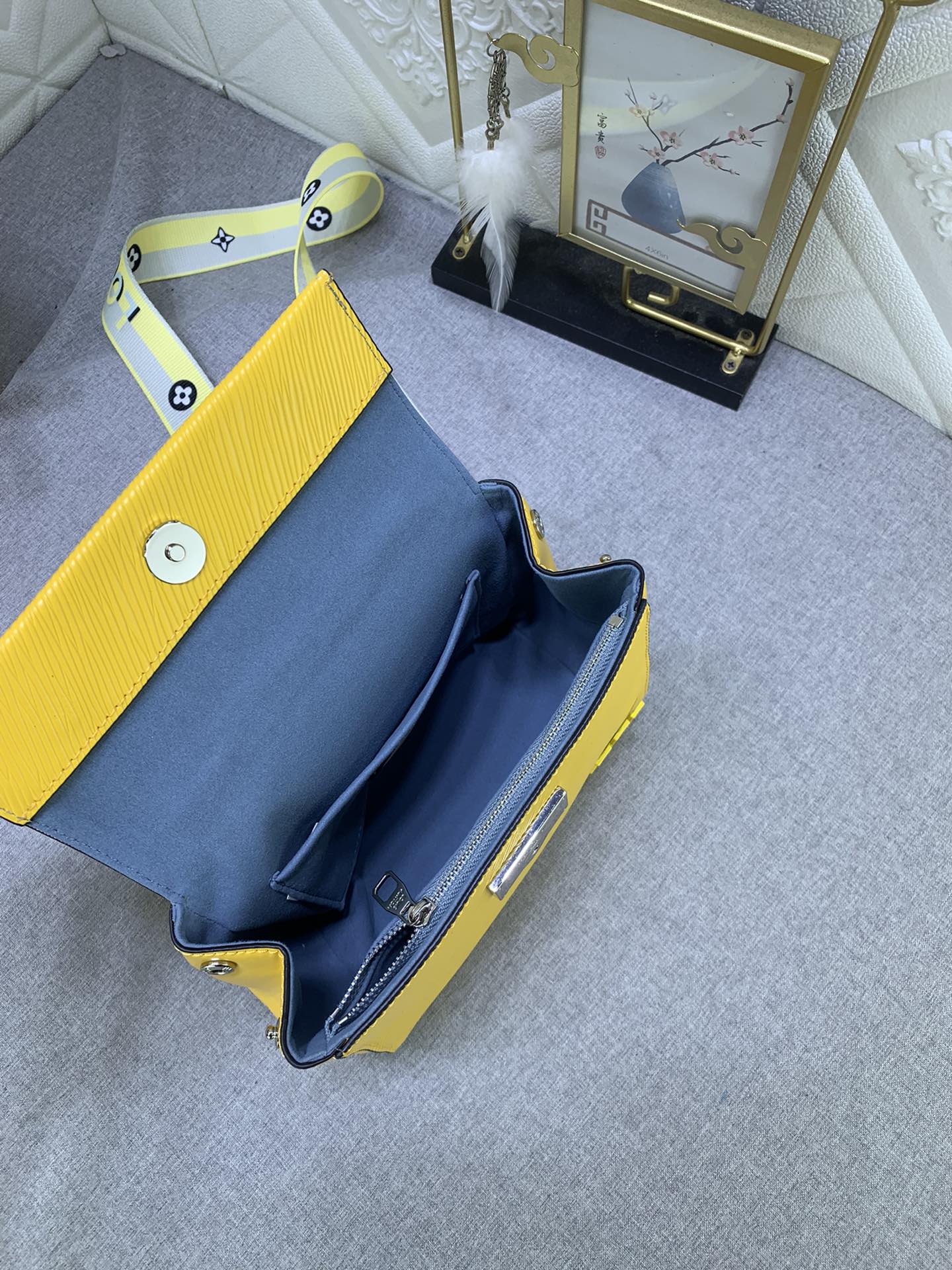 New 1:1 rep Lux Bags LUV 889