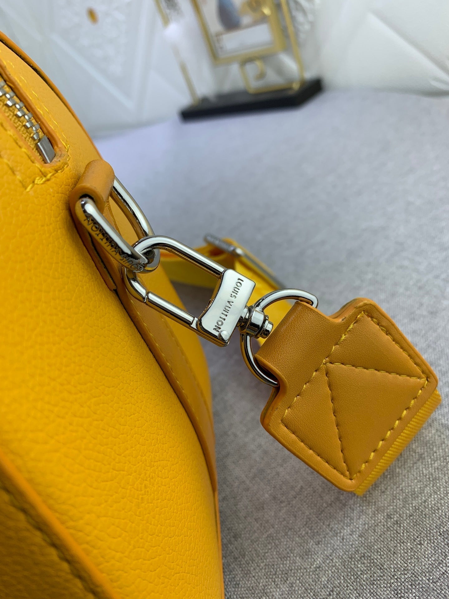EN - New 1:1 rep  Bags LUV 680