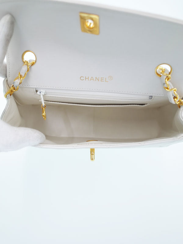 Chanel Matelasse Chain Shoulder Bag White