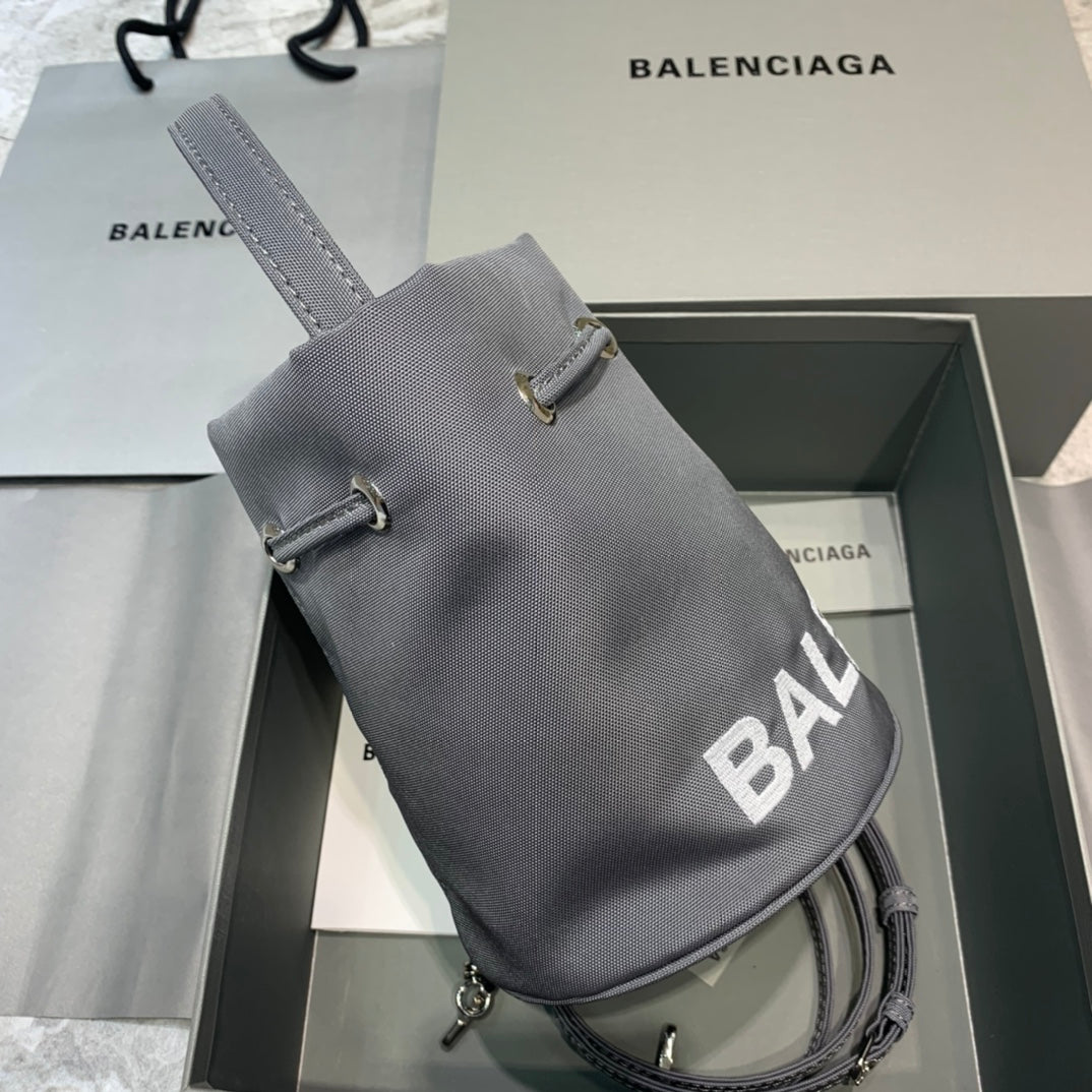 Top Quality Le Cagole MeTop Qualityum Bucket Bag In Gray, For Women,  Bags 11.8in/30cm