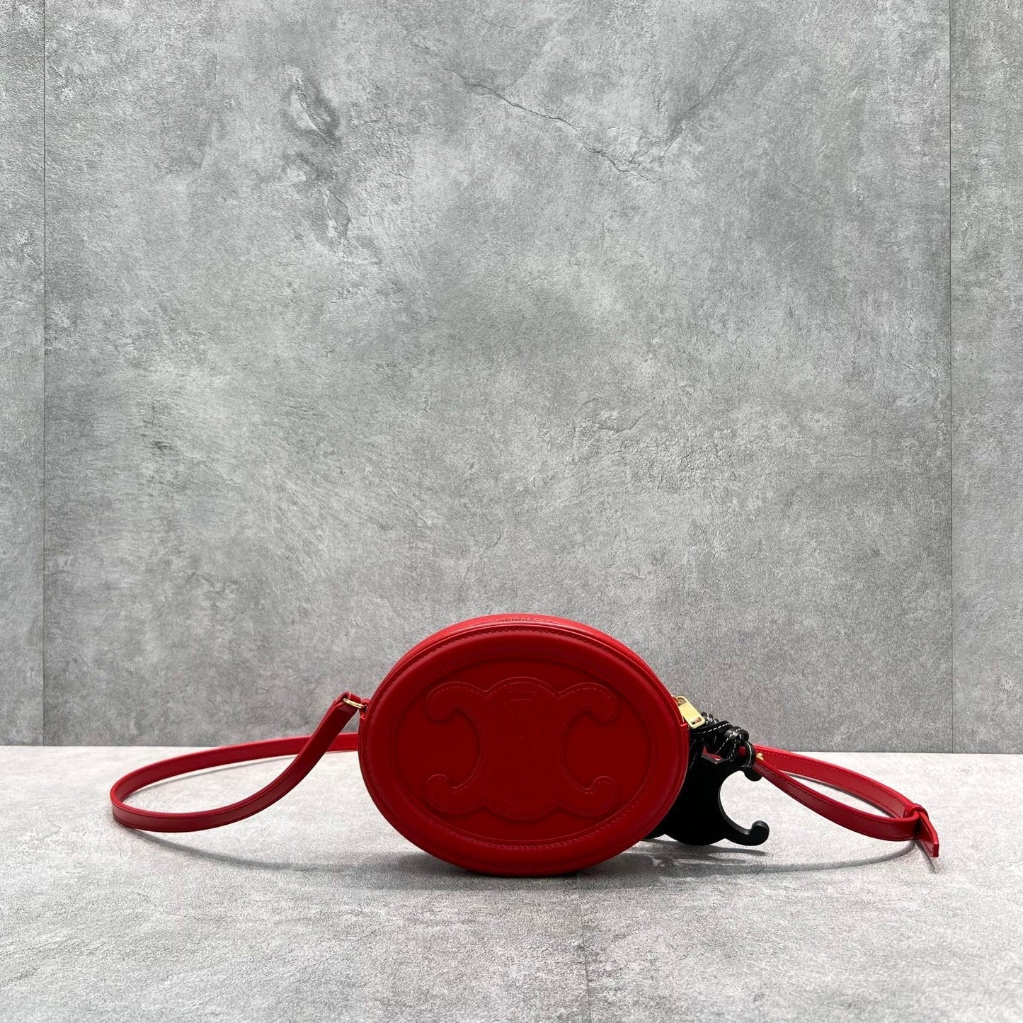 Top Quality Crossbody Oval Purse Cuir Triomphe Red For Women 6in/16cm 
