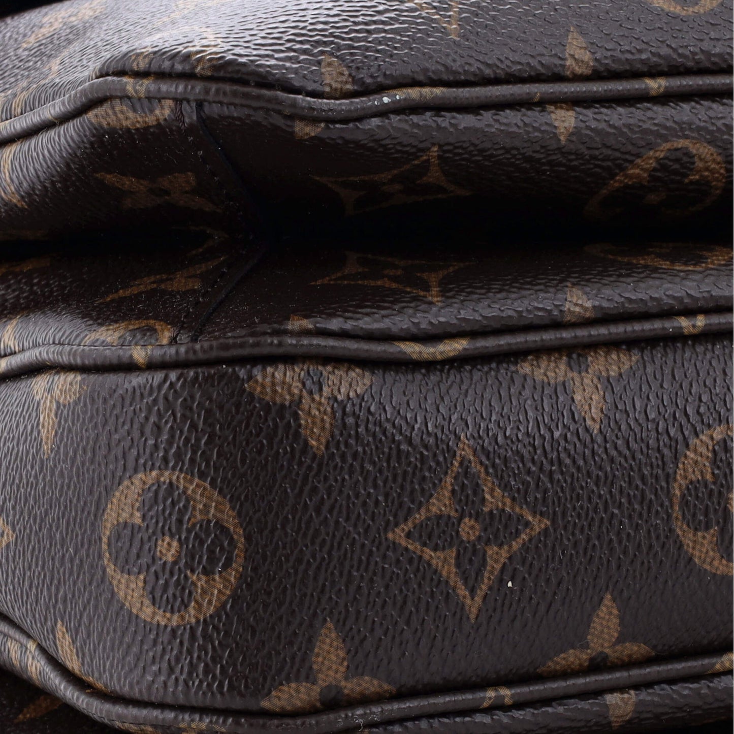 Louis Vuitton Pochette Metis Monogram Canvas
