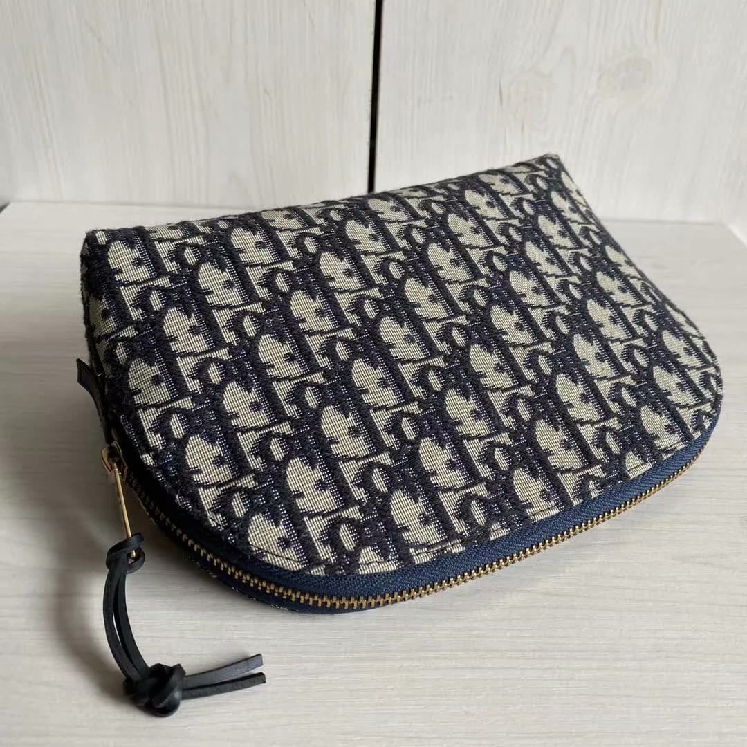Top Quality Large Top Quality Oblique Beauty Bag Black For Women 9in/23cm CD