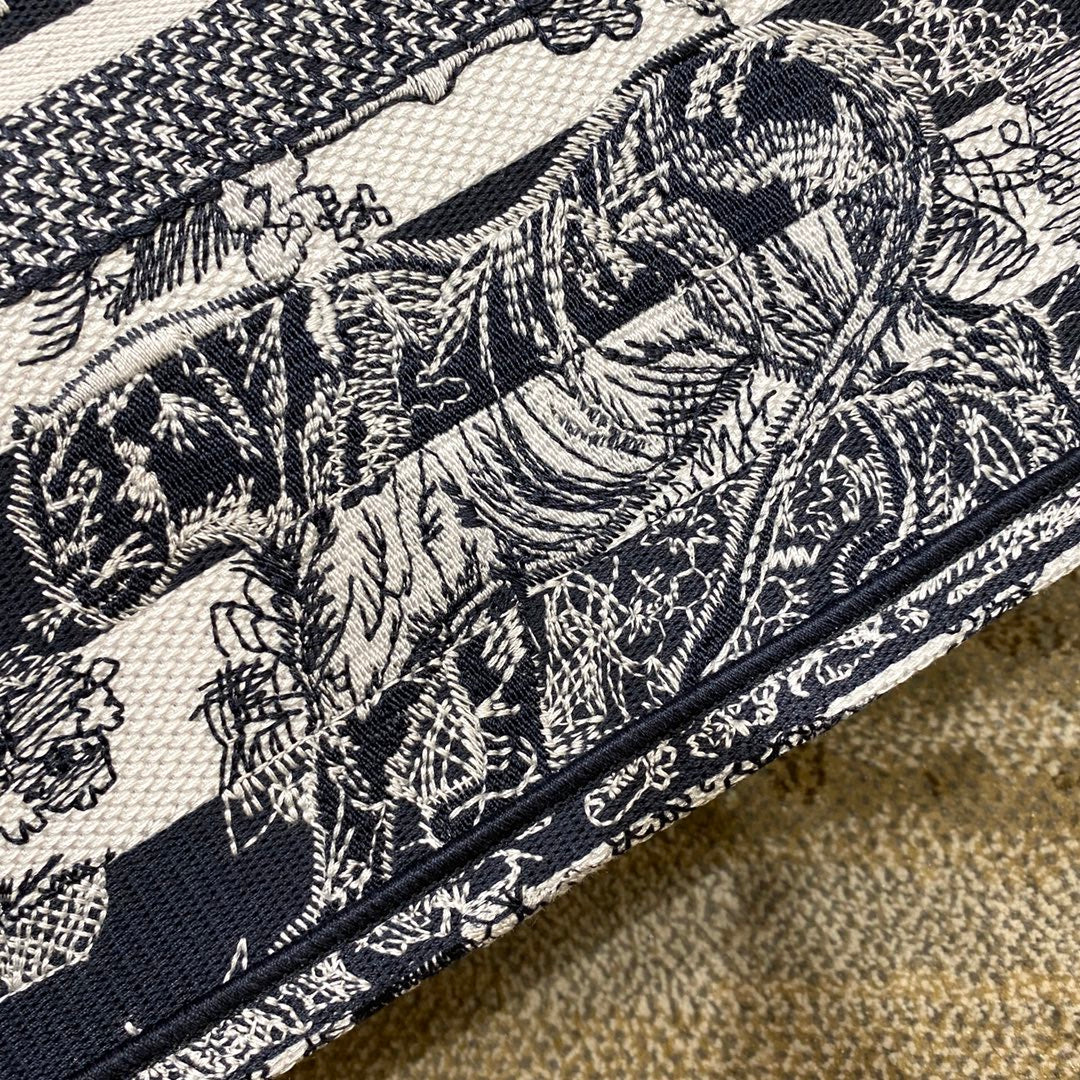 Top Quality MeTop Qualityum Book Tote Toile de Jouy Stripes Embroidery, Navy Blue, For Women Women’s Handbags, 36cm CD M1296ZRLP_M928