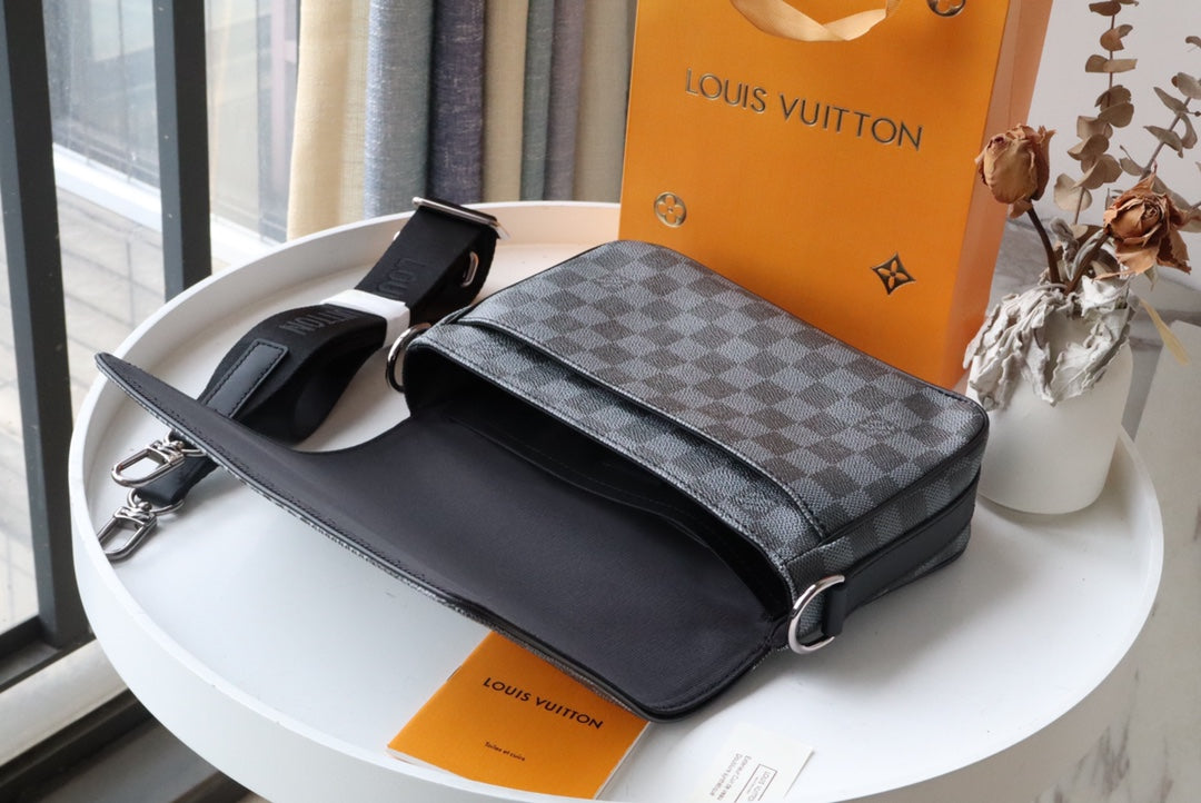Top Quality StuTop Qualityo Messenger Damier Graphite Gray For Men, Bags, Shoulder And Crossbody Bags 9.3in/25.3cm Top Quality N50013