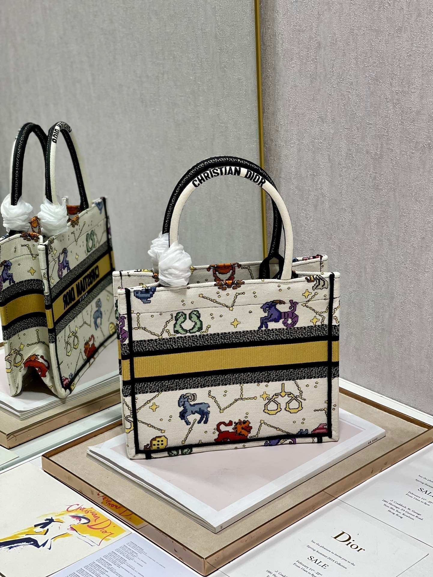 Top Quality Small Book Tote white, For Women, Womens Handbags 26.5cm/10.5in CD M1265ZRTY_M941